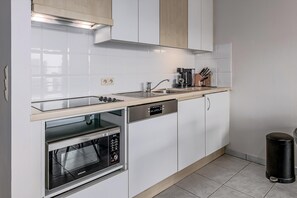 Fridge, microwave, coffee/tea maker, toaster - 1 bedroom accommodation in Oostduinkerke (Oostduinkerke)