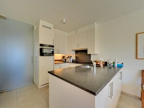 Fridge, oven, stovetop, electric kettle