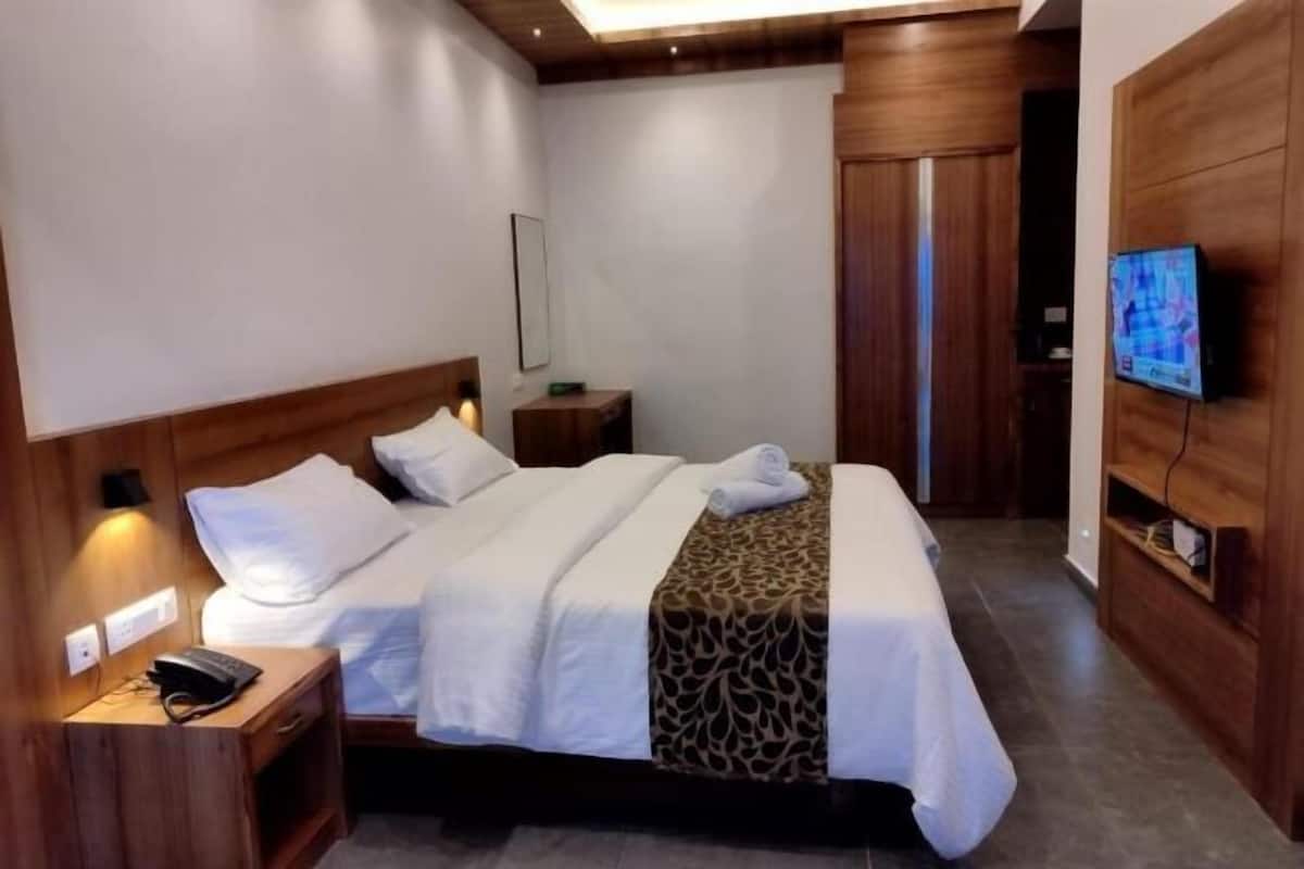 Blackout drapes, iron/ironing board, free WiFi