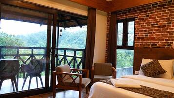 ستائر تعتيم ومكواة/لوح كي وواي فاي مجانًا