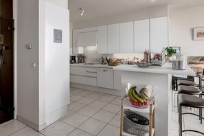 Fridge, microwave, coffee/tea maker, electric kettle