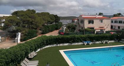 Appartement avec balcon vue mer - baie de Fornells