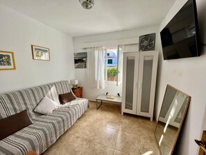 TV - 3.4 - Sea view apartment in Fornells (Ses Salines)