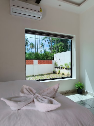 Wavealokam Beach Retreat