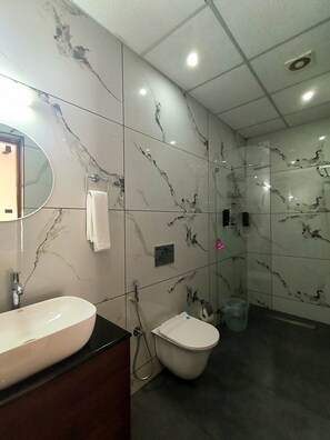 Dusche, Handtücher, Seife, Shampoo