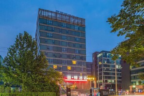 Exterior - James Joyce Coffetel Beijing Yizhuang East Rongjing Street Metro Station (Beijing)