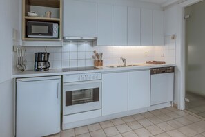 Fridge, microwave, oven, coffee/tea maker