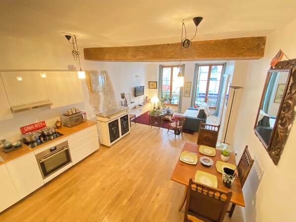 Interior - Beautiful 2-bedroom flat in the heart of Paris. FREE PARKING. (Paris)