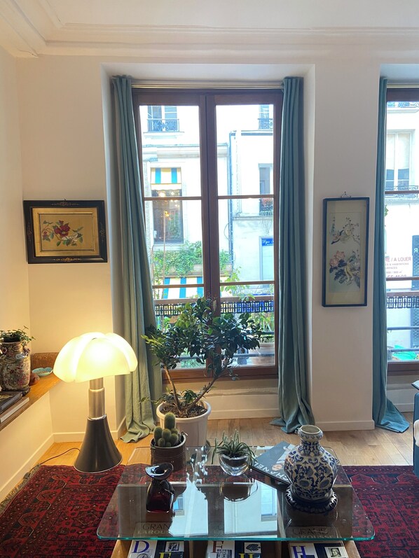 Interior - Beautiful 2-bedroom flat in the heart of Paris. FREE PARKING. (Paris)