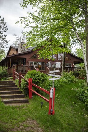 Exterior detail - Private Island on Lake Winter (Winter)