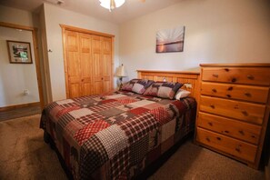 5 bedrooms, desk, iron/ironing board, free WiFi