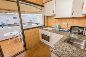 Deluxe Apartment, Balcony | Private kitchen