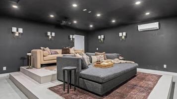 Een televisie en een kantoor