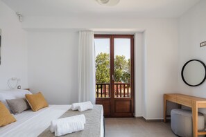 2 室のベッドルーム、セーフティボックス (室内)、アイロン / アイロン台、旅行用ベビーベッド