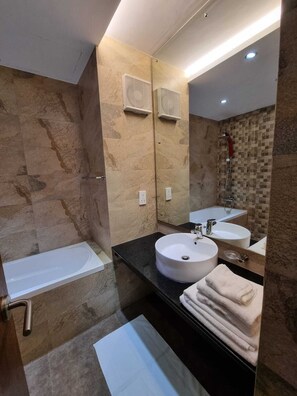 Deluxe Double Room, Balcony | Laptop workspace, free WiFi - Utopia Polhena Hotel (Matara)