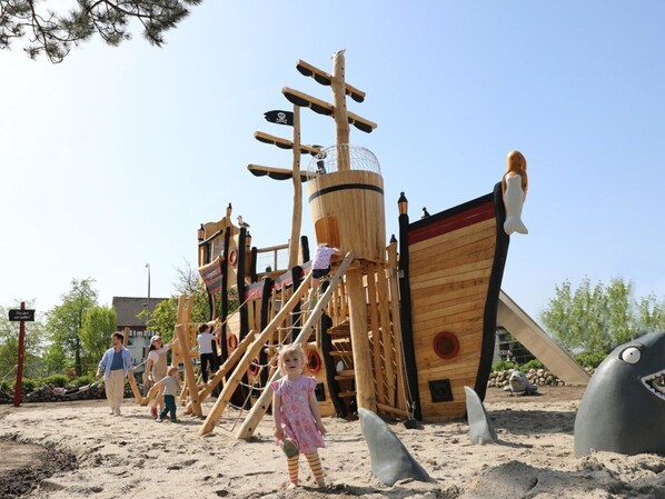 Children’s area - Room in All-inclusive Party Resort, Wangerland (Wangerland)