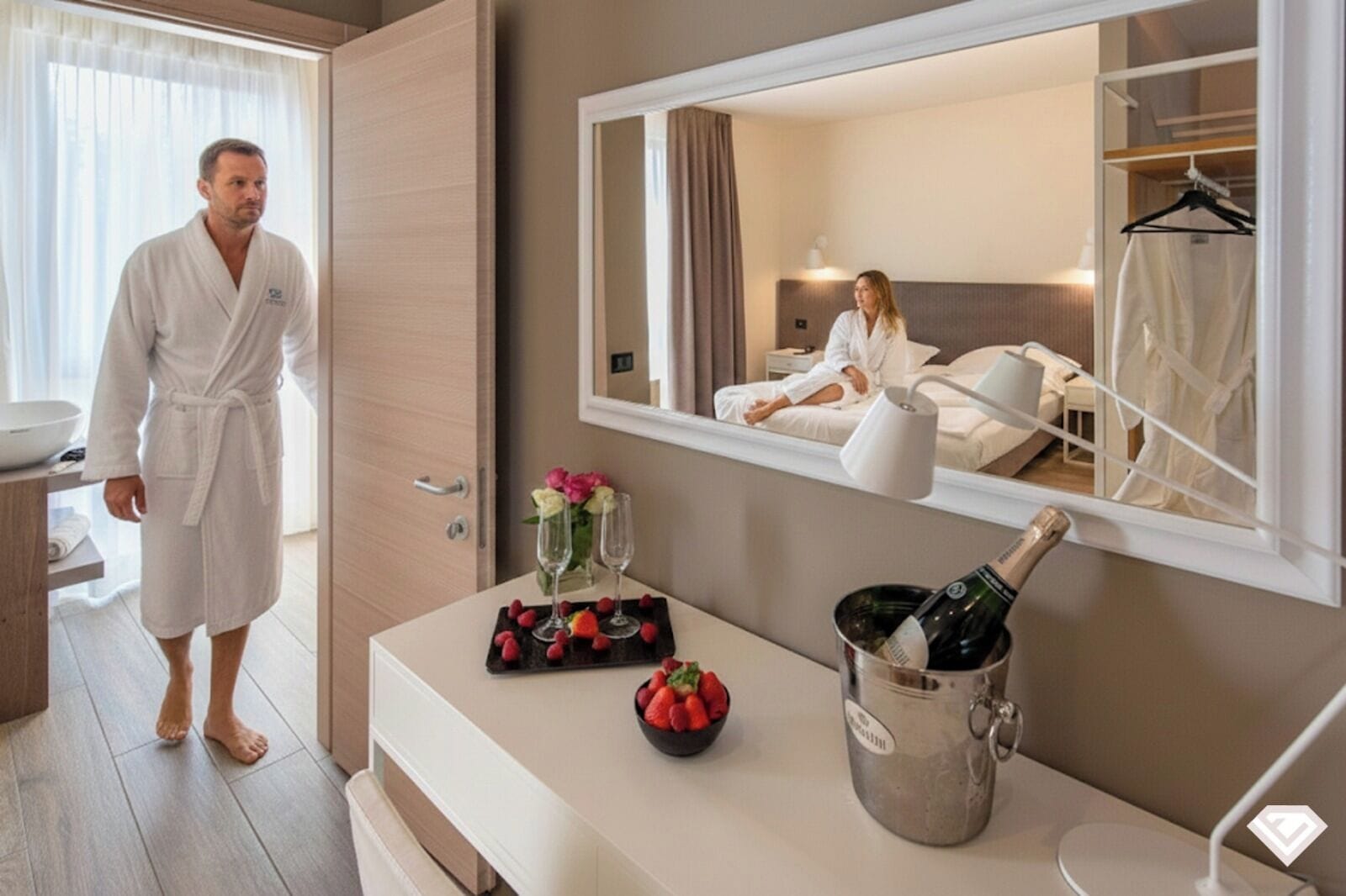 Suite | Sengetøy av topp kvalitet, dundyner, memory foam-senger og minibar