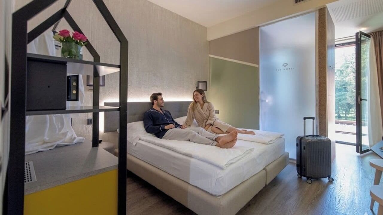 Camera Doppia Superior con balcone e doccia a vista | Sengetøy av topp kvalitet, dundyner, memory foam-senger og minibar