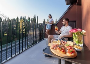 Junior Suite Tripla con terrazzo | Terrace/patio - Ile Hotel  (Peschiera del Garda)