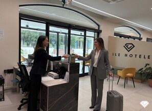 Reception - Ile Hotel  (Peschiera del Garda)