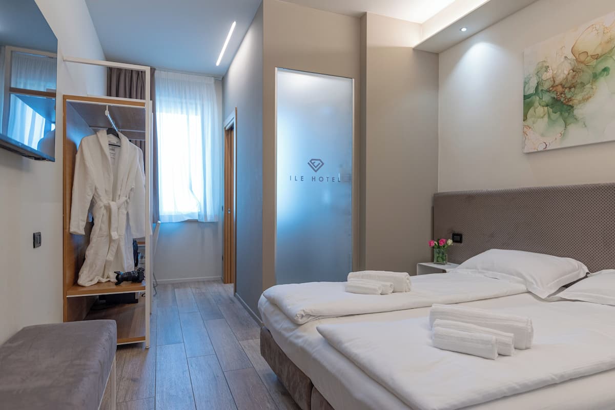 Camera Doppia Superior | 2 bedrooms, premium bedding, down duvets, memory-foam beds
