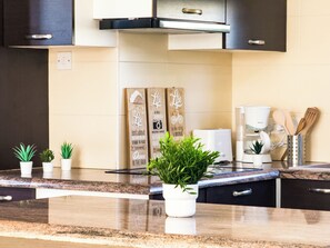Private kitchen - Beachfront Villa with Private Pool and Exotic Fruit Garden (Pyla)