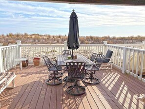 OCEANFRONT-SUNDECK