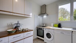 Réfrigérateur, four, plaque de cuisson, lave-vaisselle