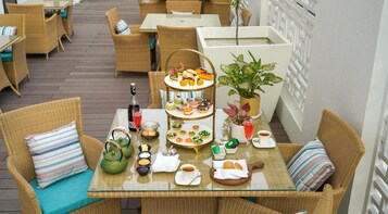 Daily buffet breakfast (INR 650 per person)