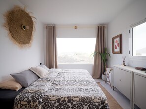 3 Schlafzimmer, Schreibtisch, Bügeleisen/Bügelbrett, Reisekinderbett