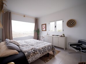 3 Schlafzimmer, Schreibtisch, Bügeleisen/Bügelbrett, Reisekinderbett