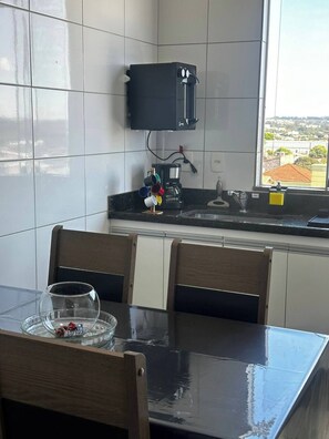 Dining - Apartment with hot tub, air conditioning and garage in the heart of Uberlândia. (Osvaldo Rezende Uberlândia)