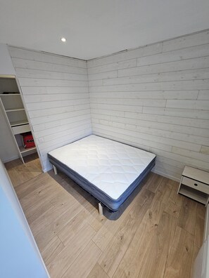 1 bedroom, iron/ironing board, travel cot, free WiFi