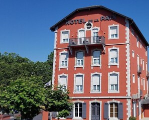 Exterior - Hôtel De La Paix (Oloron-Sainte-Marie)