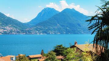 Appartamento, balcone, vista lago | 2 camere, biancheria da letto di alta qualità, copriletto in piuma
