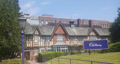 1 Bed With Parking - 15 Mins to Solihull NEC