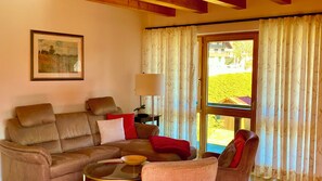 TV, DVD-spiller og stereoanlegg