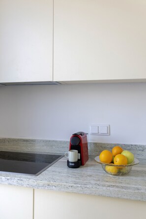 Microwave, coffee/tea maker, cookware/dishes/utensils - Central Athenian Penthouse Acropolis (Athens)