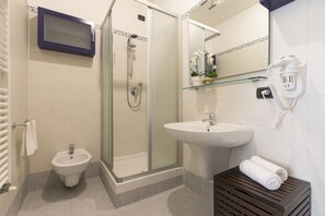 Shower, free toiletries, hair dryer, bidet