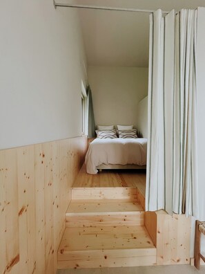 1 slaapkamer, een strijkplank/strijkijzer, wifi, beddengoed