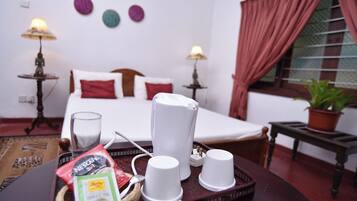 5 bedrooms, iron/ironing board, WiFi, bed sheets