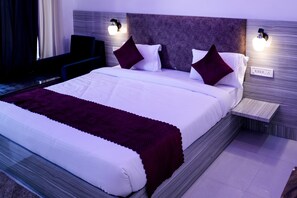 Deluxe Double or Twin Room, Mountain View | Premium bedding, pillowtop beds, blackout drapes, soundproofing - The White Rain Hotel (Lansdowne)