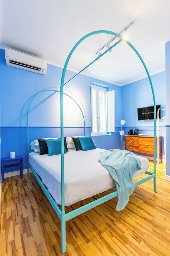 Double Room, Balcony | Desk, laptop workspace, soundproofing, iron/ironing board