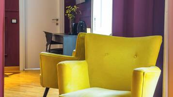 Doppelzimmer, eigenes Bad | Schreibtisch, laptopgeeigneter Arbeitsplatz, schallisolierte Zimmer