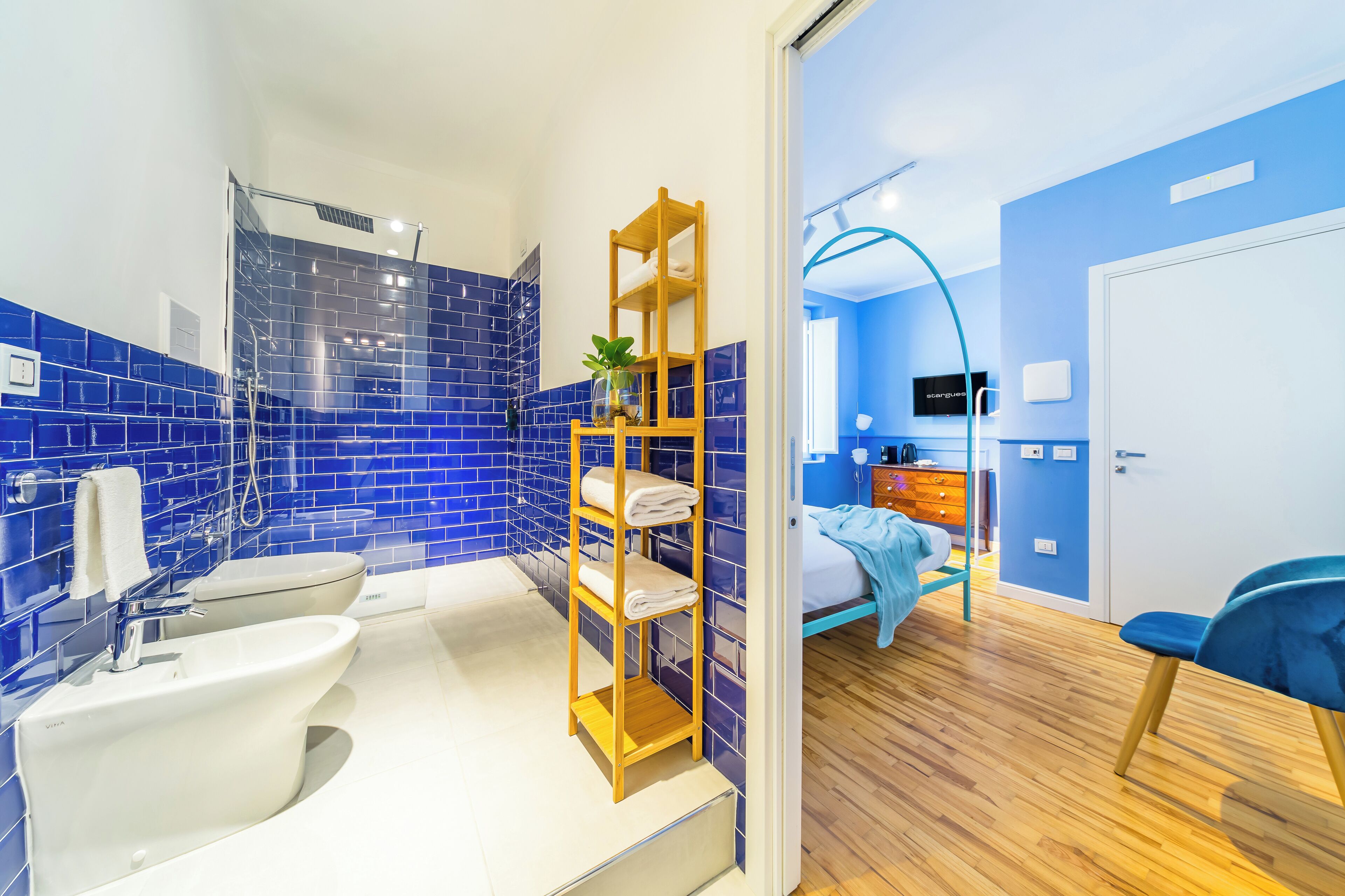 Quarto casal, sacada | Escrivaninha, espaço de trabalho para notebook, quartos à prova de som