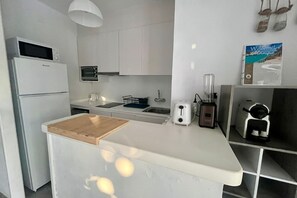 Fridge, microwave, oven, coffee/tea maker - 3.2 - Casa Azul Soleada Cala'n Porter (Alaior)