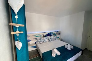 2 chambres, coffres-forts dans les chambres, fer et planche Ă repasser