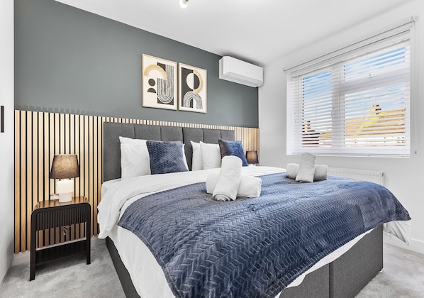 Casa | 4 habitaciones, escritorio, wifi gratis y ropa de cama 