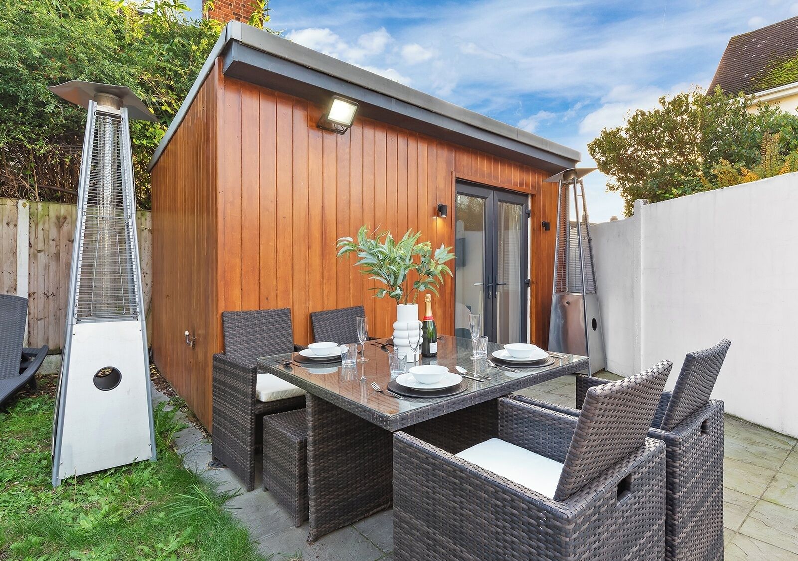 House | Outdoor dining