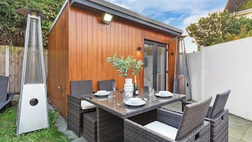 House | Outdoor dining